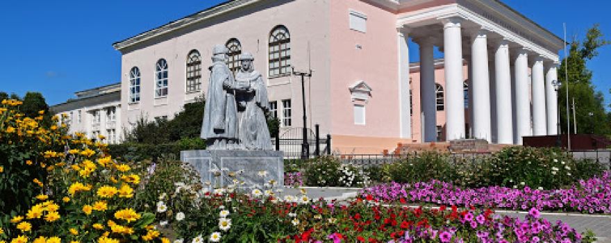Памятник Петру и Февронии