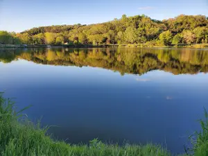Heritage Pond / Heritage Trail