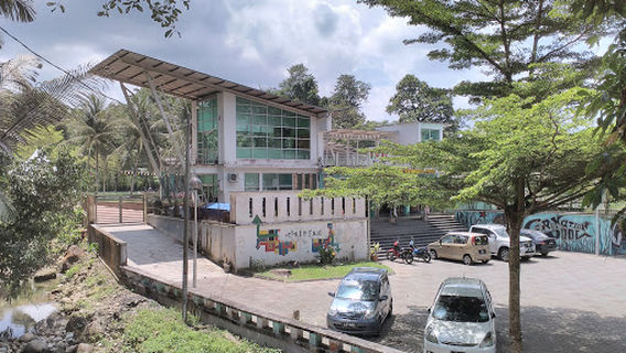 Coronation Swimming Pool (Kolam Renang Kemahkotaan)