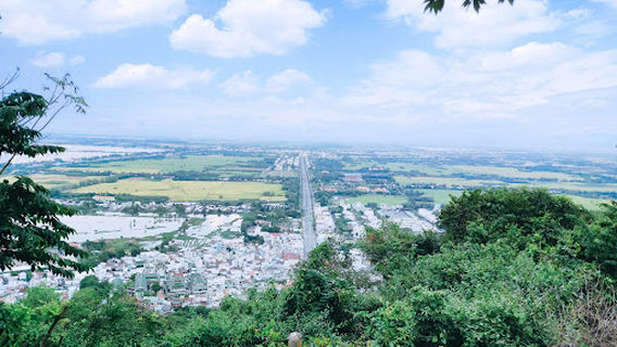 Quảng trường tình yêu núi Sam