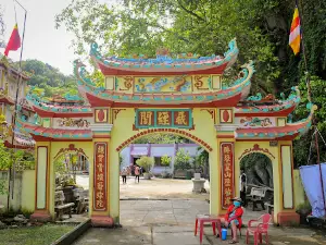 Chùa Hải Sơn - Chùa Hang