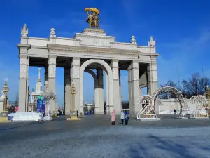 Main entrance arch VDNH