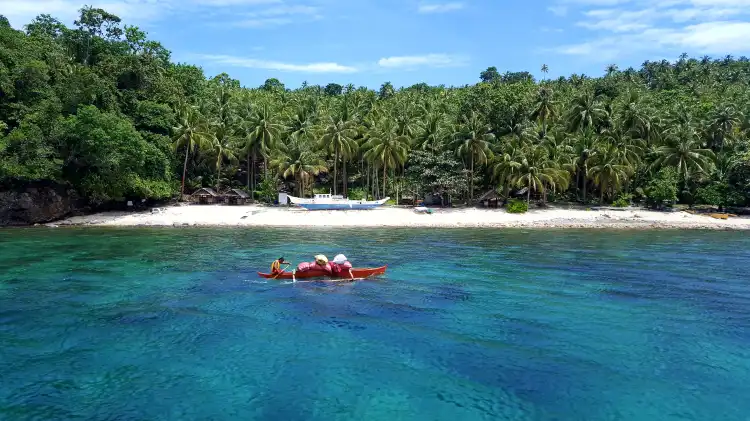 Hotels near Hinundayan Beach