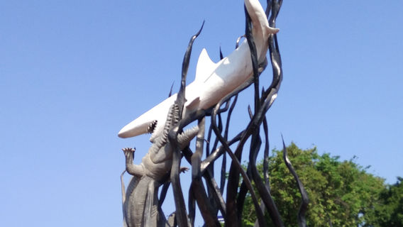 Suroboyo Monument