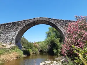 Kremasti Bridge