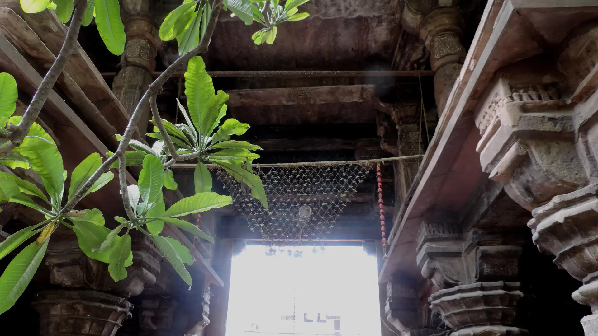 Chaubis Khamba Temple周辺のホテル