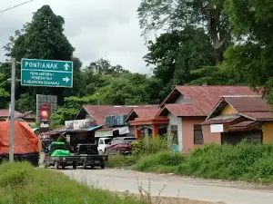 Gerbang Kompleks Kantor Bupati Kabupaten Sekadau