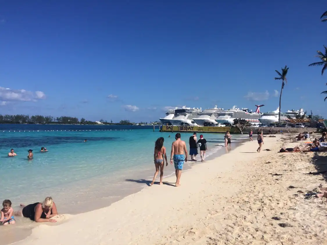 Các khách sạn gần Junkanoo Beach