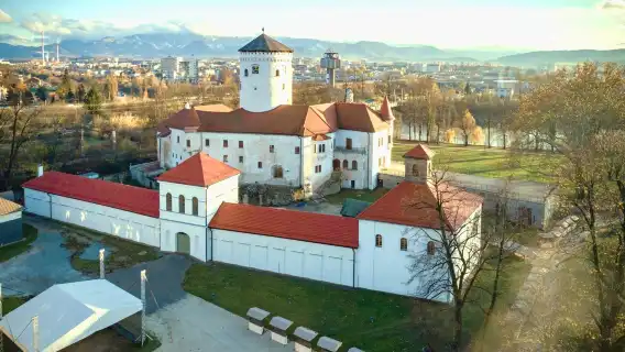 All kinds of translators, Guide , chartered private charter, photographers, business escorts, medical accompaniment, travel guides, customization