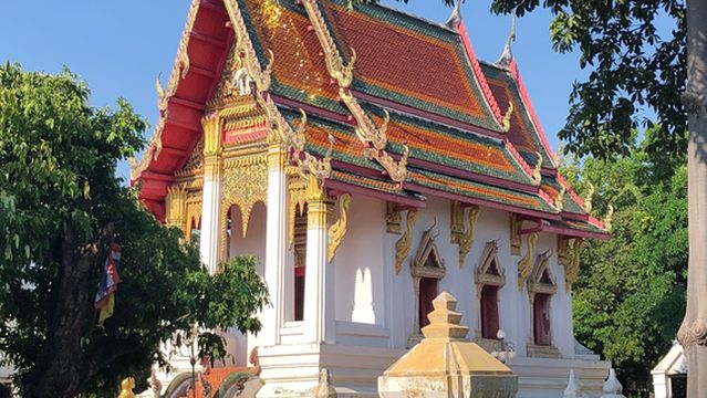 Wat Thung Si Mueang