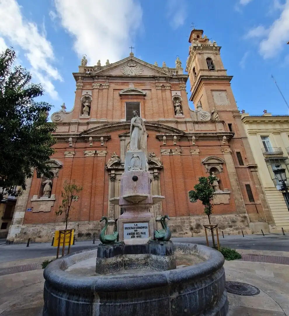 โรงแรมใกล้Iglesia de Santo Tomas y de San Felipe Neri