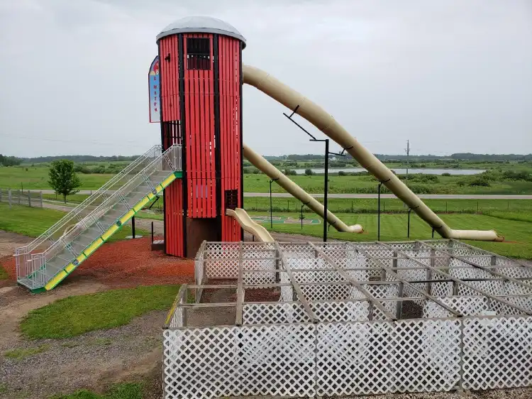 Các khách sạn ở Eden Lake Township