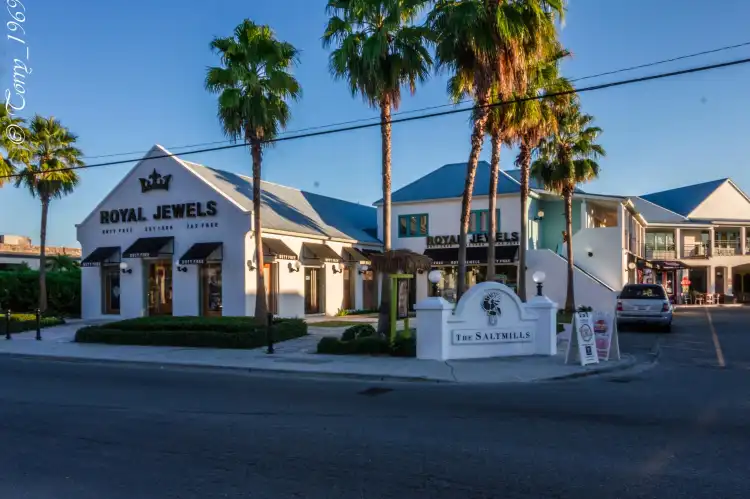 Hotels near Anna's Art Gallery