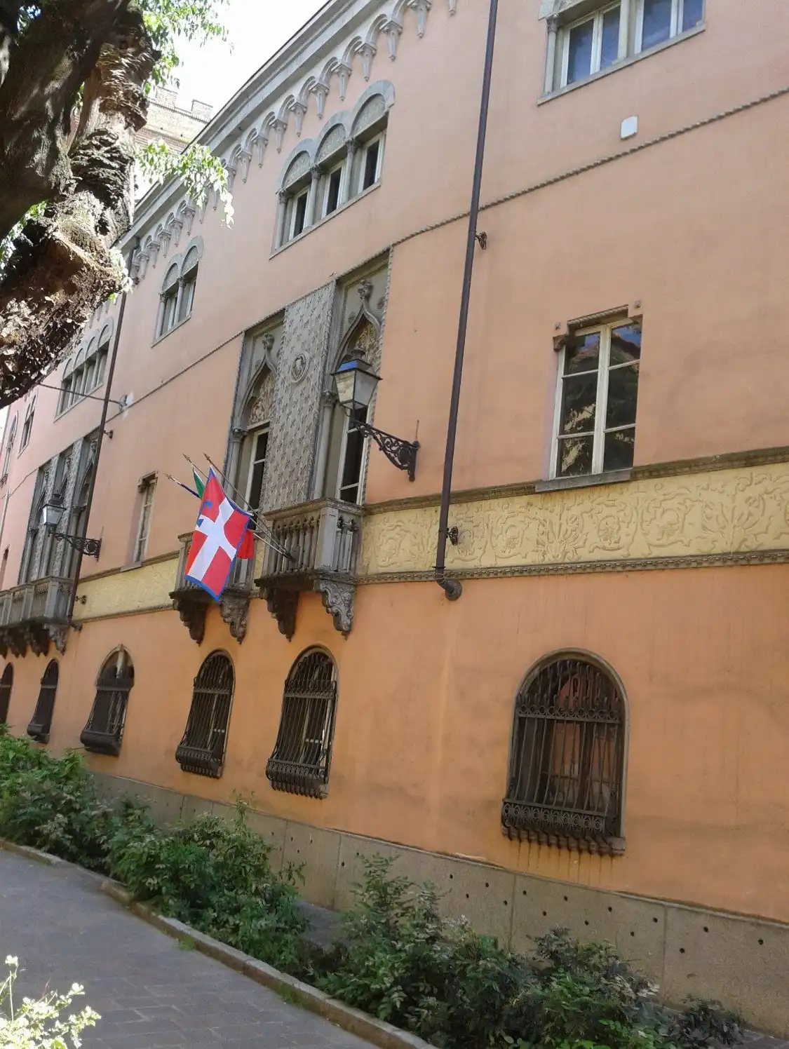 Hotels near Fontana Romana