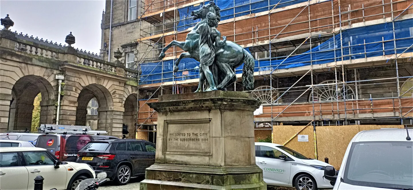 1_Alexander and Bucephalus Statue