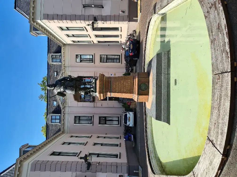 Hotels near Our Father (Willem Lodewijk van Nassau-Dillenburg)