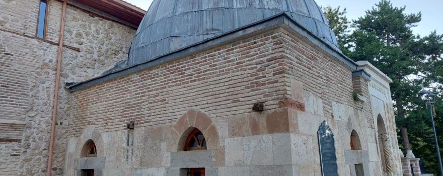 Seyh Tavusbaba Turbesi ve Camii
