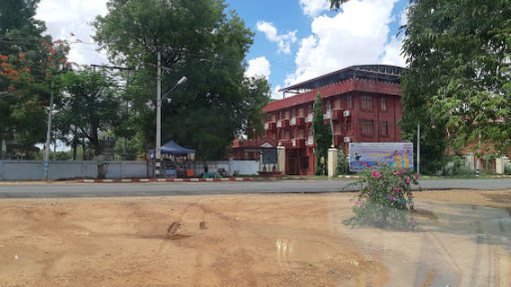 ဖန်ခါးမြေ ဂေါက်ကလပ်