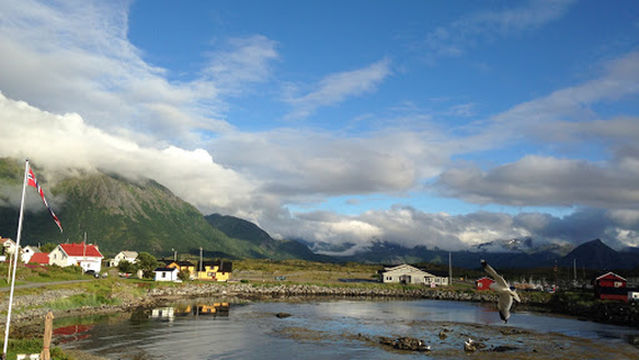 Laukvik Cabins / rent boat
