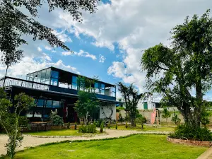 Kiss House Coffee and Glamping