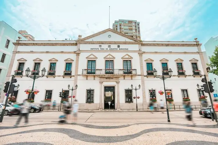 5_Senado Square