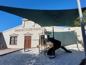 Swan Settlers Market