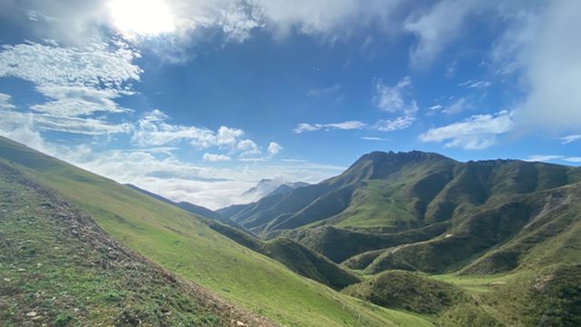 yun shang cao yuan zi jia you ying di