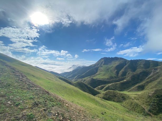 Yunshang Grassland Self-Driving Camp