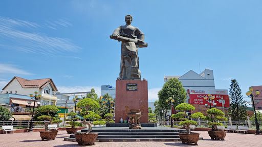 Trương Định Monument