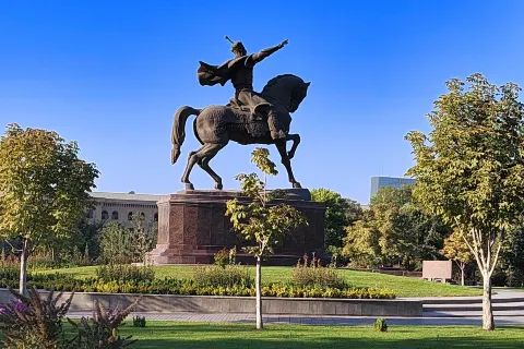 Amir Temur Square