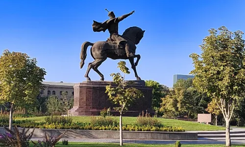 Amir Temur Square