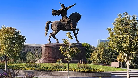 Amir Temur Square