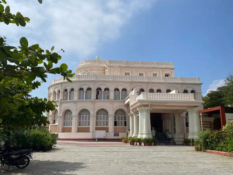 Hotels in der Nähe von विवेकानंदा हाउस