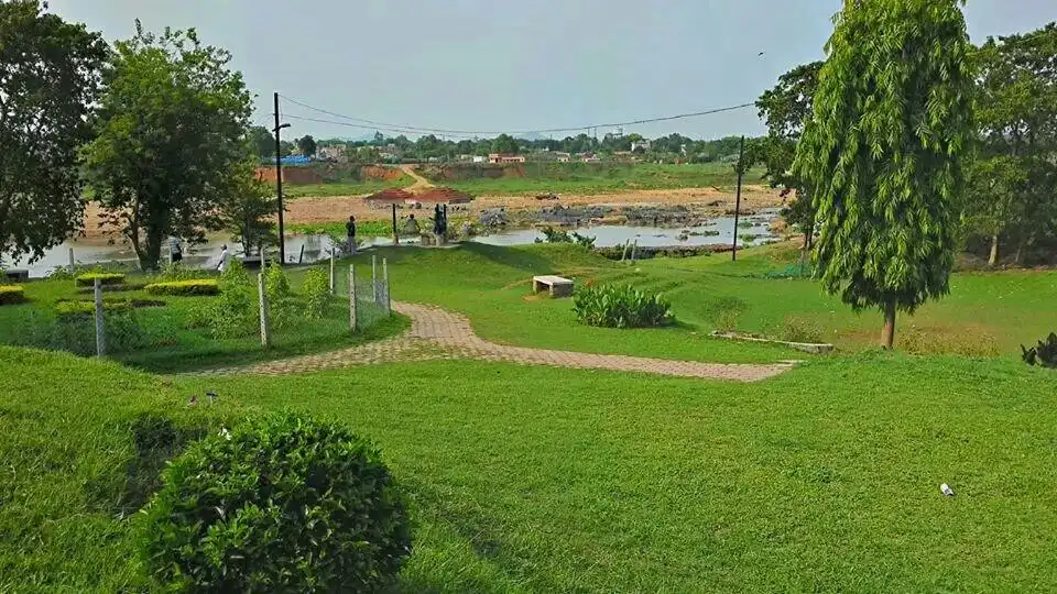 Hotels near Bhatia Park