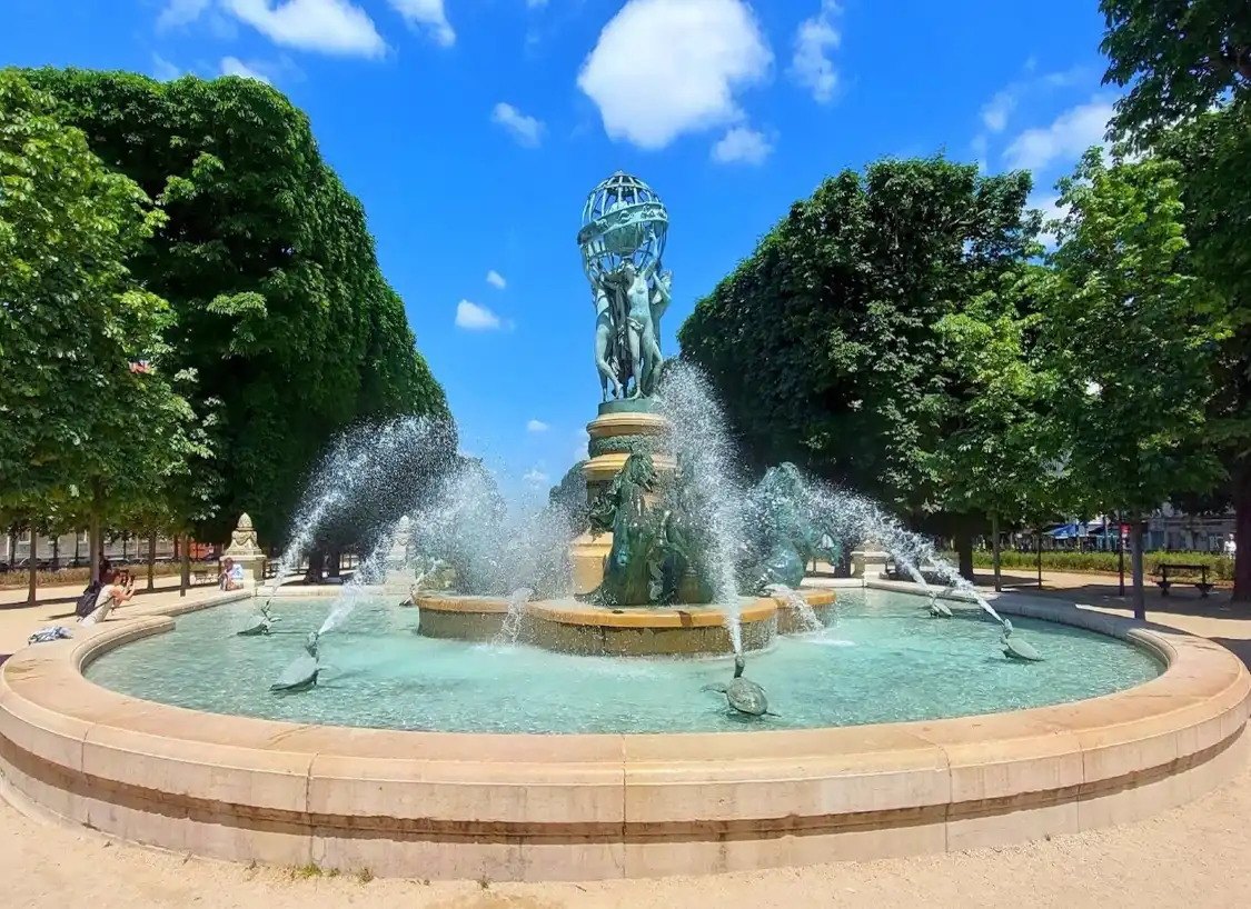 Hotels near Fontaine des Quatre-Parties-du-Monde