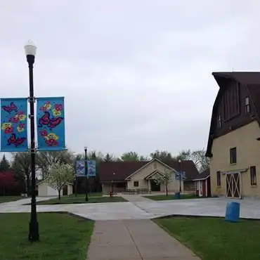 Hotels near Rheault Farm