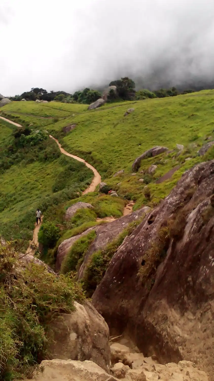 Отели рядом с достопримечательностью «Vellingiri Hill Temple»
