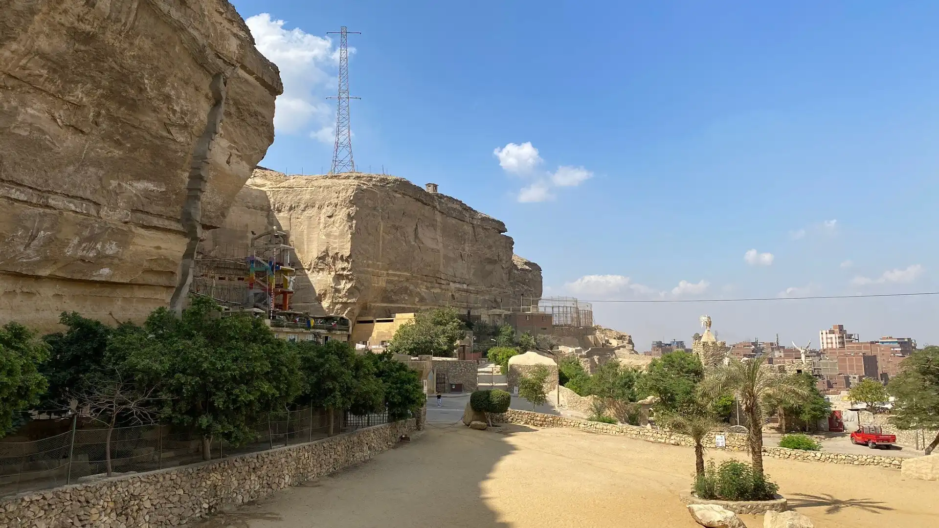 Hotels near دير القديس سمعان الخراز بالمقطم