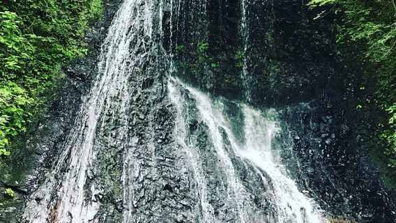 Yomogi Fudō Waterfall