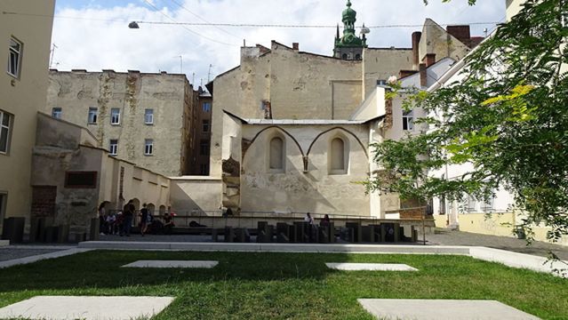 The Space of Synagogues