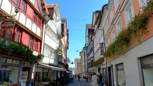 Löwen Drogerie an der Hauptgasse