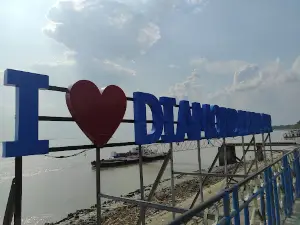 Diamond Harbour River Side