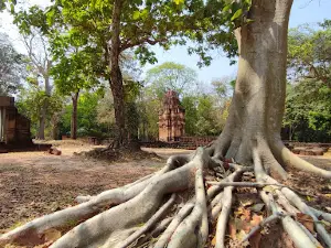 Rushi's Prang (ancient hermit's residence) @ Wat Pa Sra Kaew