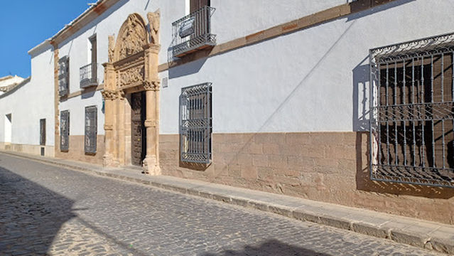 Biblioteca Pública Municipal "Manolita Espinosa"