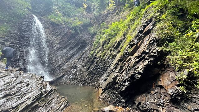 Zhenetsʹkyy Huk waterfall