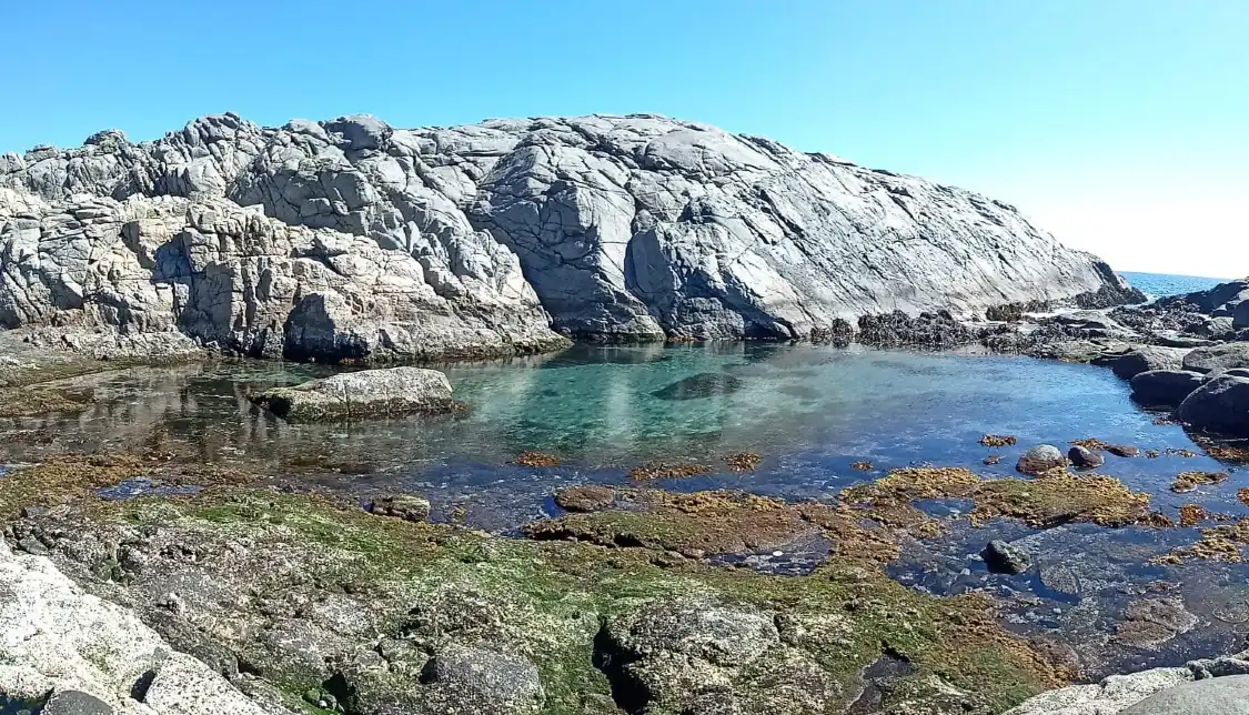 Hotels near Playa Chica