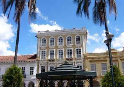 Plaza Abdon Calderon