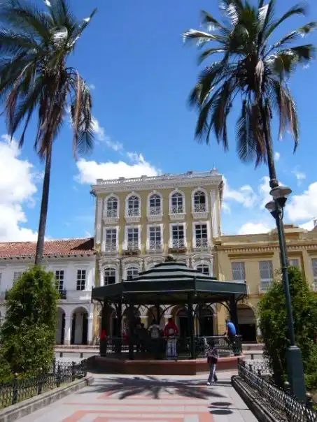 Hotels near Plaza Abdon Calderon
