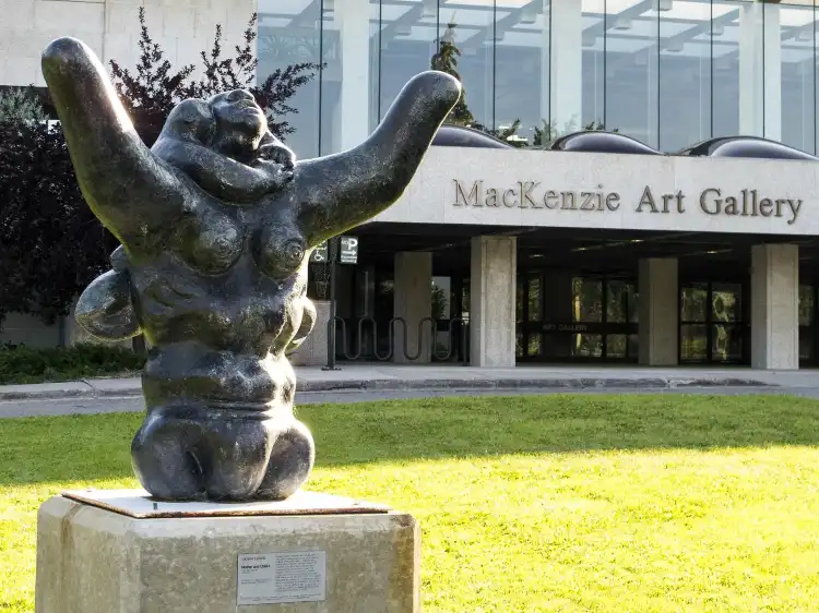 Các khách sạn gần MacKenzie Art Gallery