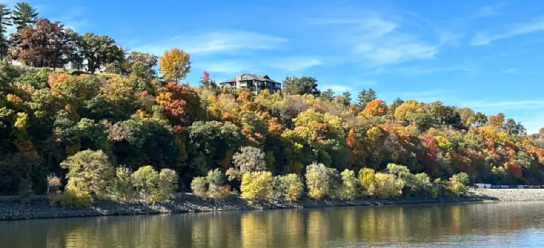 Hotels in Dubuque County